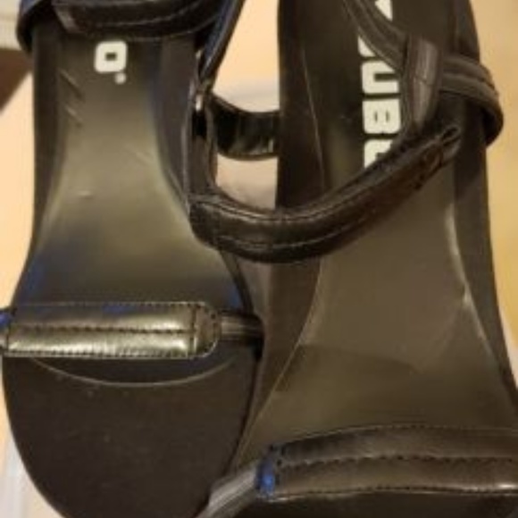 SOLD TSUBO Adjustable Straps Leather Sandals. 10M - Picture 4 of 6